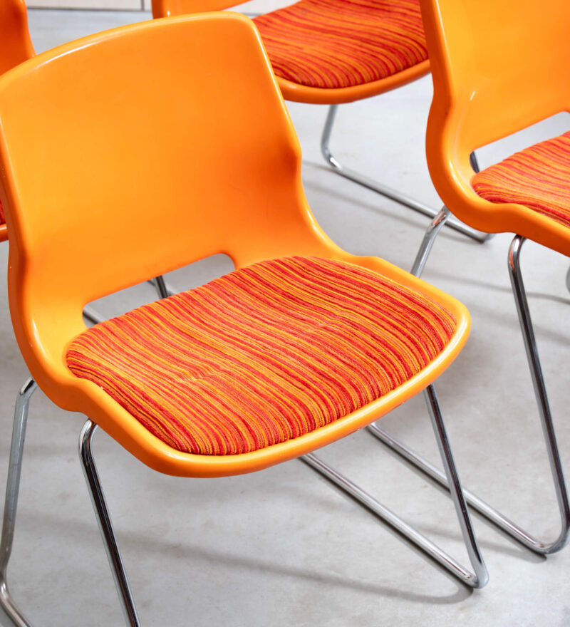 Oranžid virnastatavad toolid 4tk komplekt