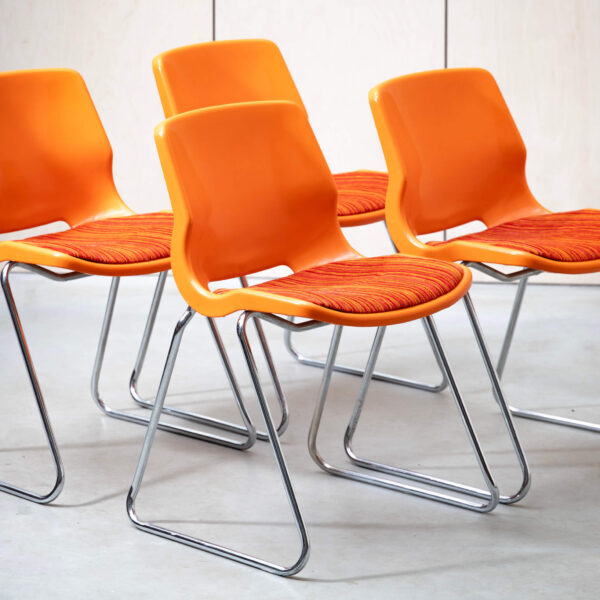 Oranžid virnastatavad toolid 4tk komplekt
