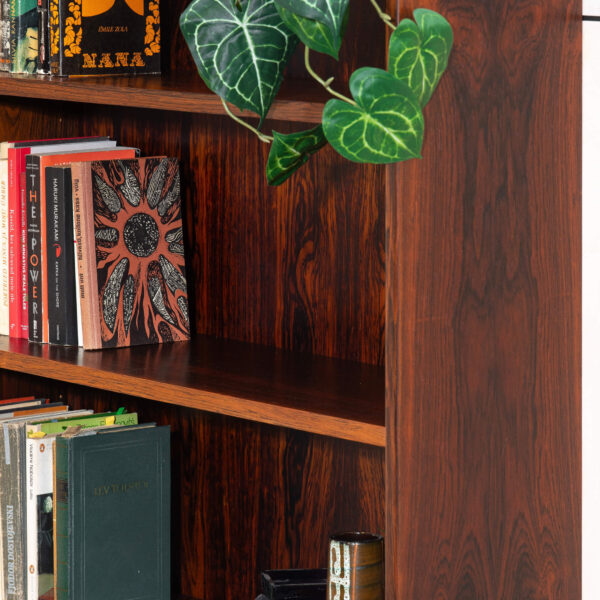 Palisander riiul sahtliga. "Excellent"