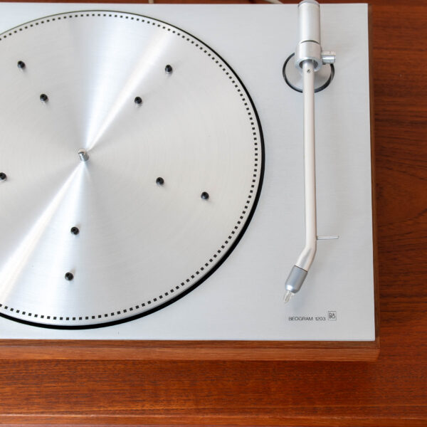 Bang & Olufsen Beogram 1203 Taani vintage vinüülimängija pealtvaates