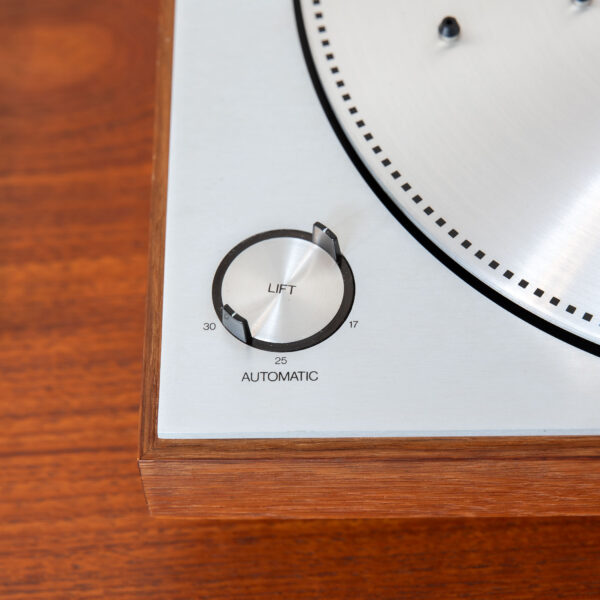 Bang & Olufsen Beogram 1203 Taani vintage vinüülimängija detailvaade