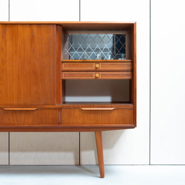 E. W. Bach sideboard / highboard puhveti osa