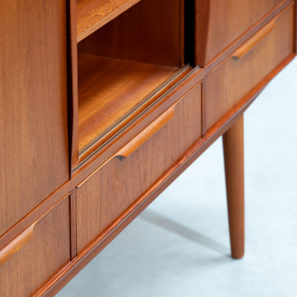 E. W. Bach sideboard / highboard sahtel lähivaade