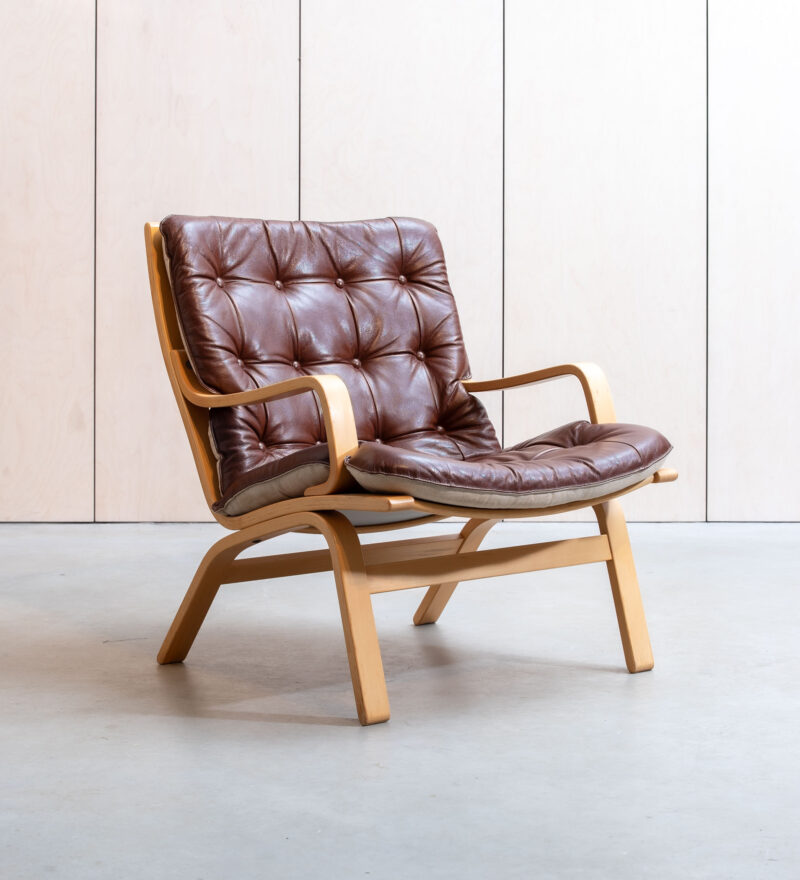 Taani vintage tugitool. Painutatud vineer ja pruun nahk.