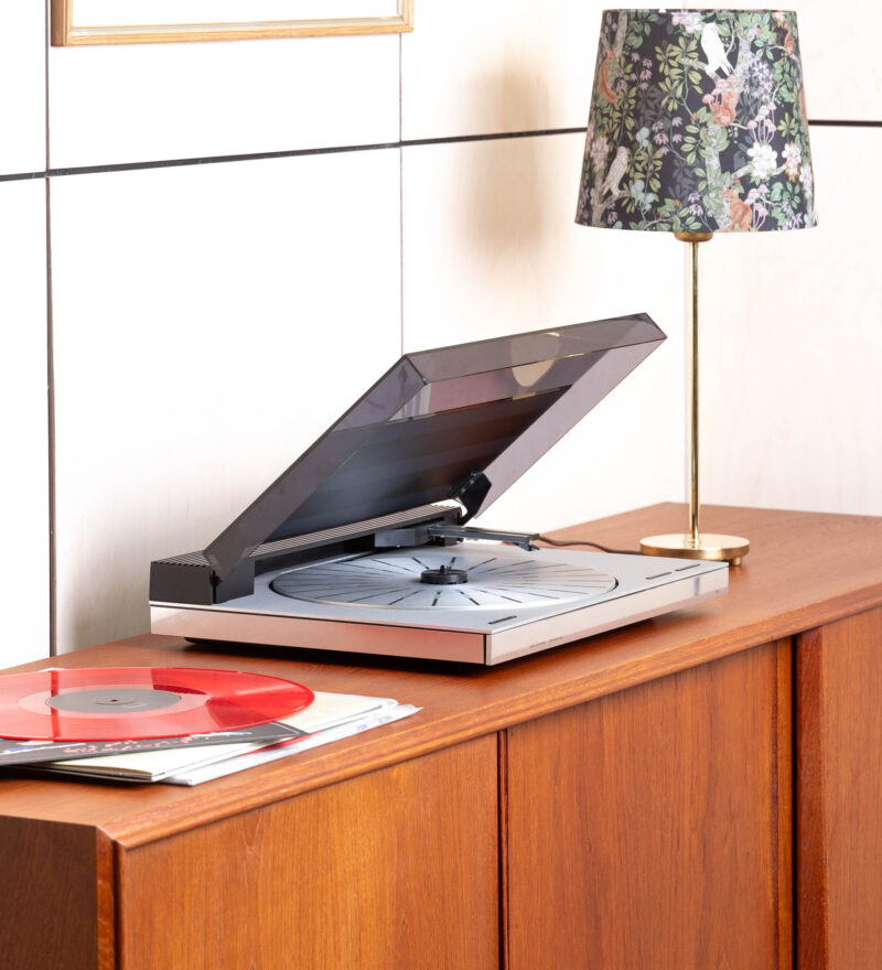 Bang & Olufsen Beogram 6500 vinüülimängija koos MMC1 helipeaga