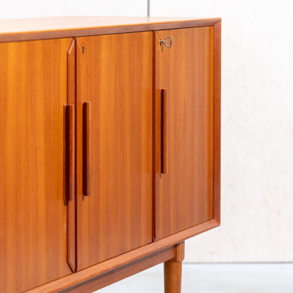 sideboard_tiikpuu_möb_fab_Örnen-11 Rootsi tiikpuu sideboard 4 uksega