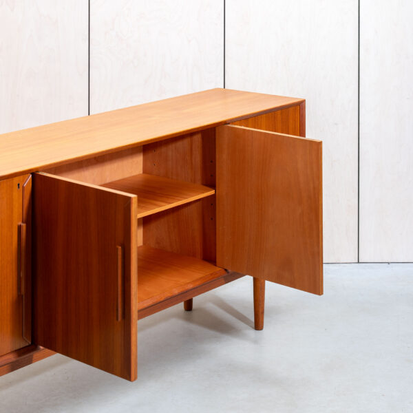 sideboard_tiikpuu_möb_fab_Örnen-5 Rootsi tiikpuu sideboard 4 uksega