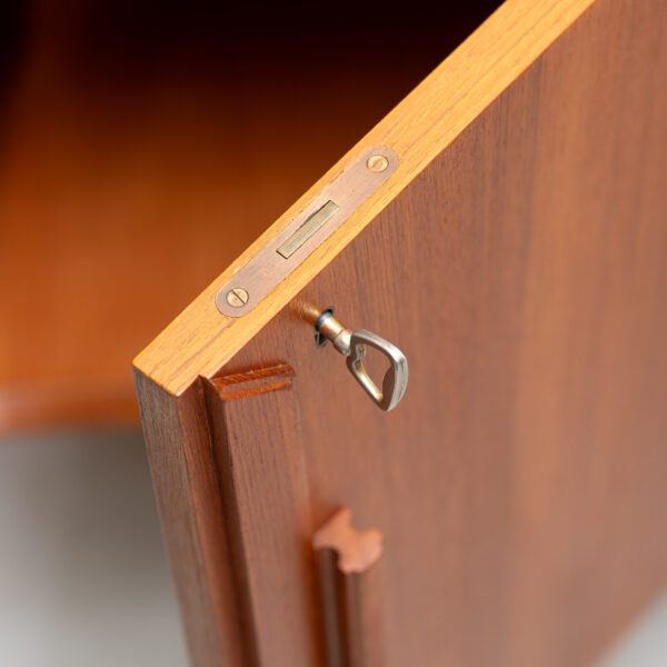 sideboard_tiikpuu_möb_fab_Örnen-7 Rootsi tiikpuu sideboard 4 uksega